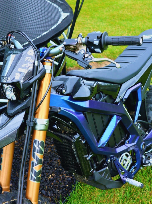 𝗦𝗨𝗥𝗥𝗢𝗡 𝗨𝗟𝗧𝗥𝗔 𝗕𝗘𝗘 𝗖𝗢𝗔𝗧𝗘𝗗 𝗙𝗥𝗔𝗠𝗘 𝗚𝗨𝗔𝗥𝗗𝗦